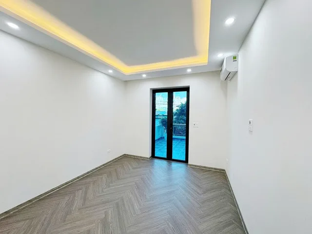 Bán Nhà Việt Hưng 69m2 4T Thang Máy, Đối Diện Chợ Diêm Gỗ  Mới Đẹp, Sổ Đỏ Chính Chủ