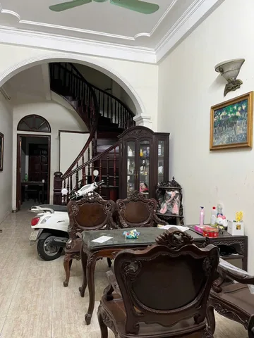 CHÙA BỘC – ĐỐNG ĐA – 50M² × 4 TẦNG – 4PN – 4WC – FULL NỘI THẤT – Ô TÔ ĐỖ CỬA – GIÁ 15 TRIỆU/THÁNG