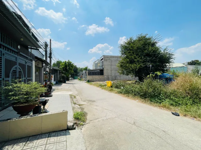 Bán Đất 1000m2 có sẵn 300 m2 thổ cư giá 5.5 tỷ tại Đường Hương Lộ 15 Xã Tân Bình Huyện Vĩnh Cửu Đồng Nai
