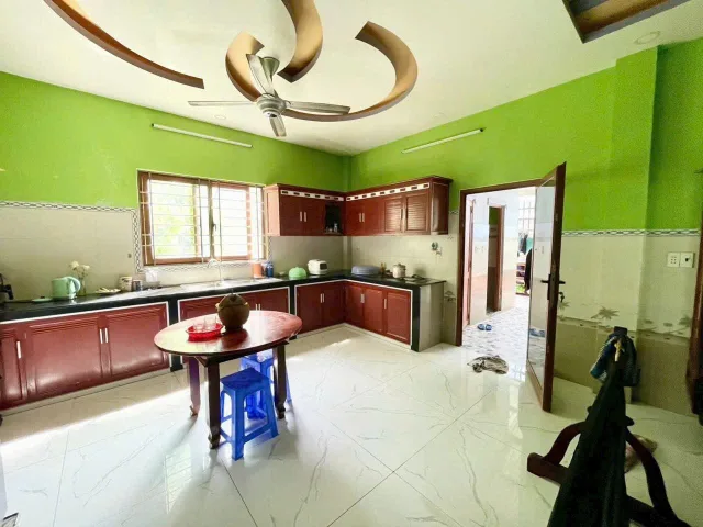 Nhà 1 lầu, giá 3,75 tỷ,ngay trạm y tế Long Hậu, ngay chợ, đường Lê Văn Lương nối dài, diện tích 8M*21M, công nhận trên sổ 168m2, liên hệ 0919089456.