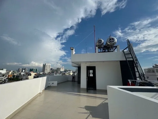NHÀ MỚI CÓ THANG MÁY – 10 PHÒNG FULL NỘI THẤT – DÒNG TIỀN 60TR/THÁNG – 102,5M²