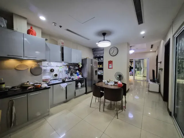Cho thuê chung cư Royal City 2 ngủ cộng 1,  96m2 giá tốt