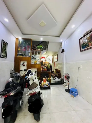 Ngang 4.2 Dài 16m Xây 3 Tầng - Hẻm oto 1 trục ngay nhà, gần Khu Bắc Hải - Lý Thường Kiệt. Vị trí ngay trung tâm kết nối nhanh Thành Thái, gần Đại Học Bách Khoa, Tô Hiến Thành
+ Nhà 3 phòng ngủ lớn 3WC. Chỉ 8ty nhinh
+ Sổ vuông a4, pháp lý chuẩn 
📞 LH (