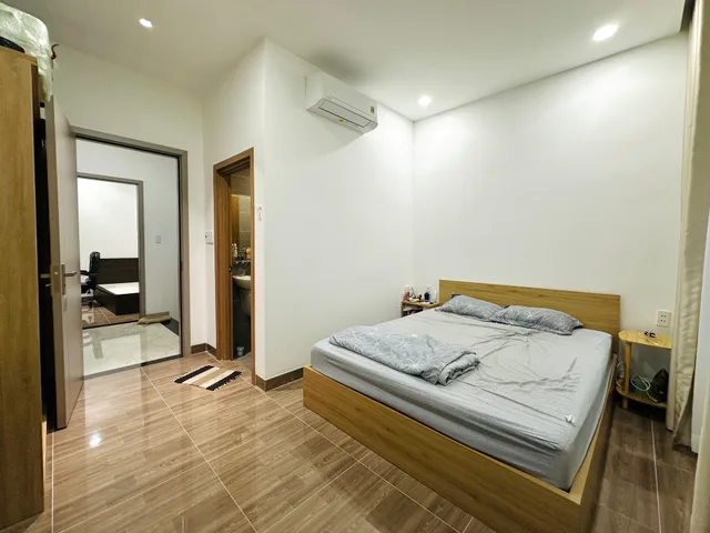 Hẻm xe hơi 1 trục ngay măt tiên Khu Bắc Hải - Gần Đại Học Bách Khoa - Lý Thường Kiệt . 65m2 ( 4.2 x 16m ) xây 3 tầng, chỉ 8ty hơn
+ Nhà 3 phòng ngủ lớn thích hợp ở hoặc đầu tư giữ dòng tiền ổn định 
+ Vị trí di chuyển nhanh các tuyến đường lớn Tô Hiến T