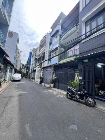50m2 ( 4 ×13m ) Xây 5 Tầng - Hẻm 7m oto ngủ nhà - Ngay Lũy Bán Bích, Kênh Tân Hóa. Gần Đại Học Văn Hiến - Âu Cơ. Kết nối nhanh Thoại Ngọc Hầu, Phú Thọ Hòa, Chỉ 10p ra Ngay Sân Bay 
+ Nhà 6 phòng ngủ 6 WC có thang máy sẵn 
+ Sổ vuông hoàn công đầy đủ phá