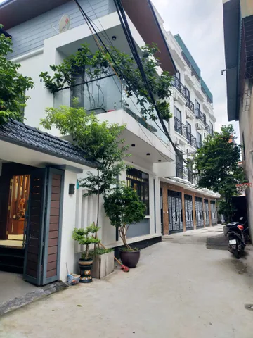 CHỦ THIỆN CHÍ BÁN nhà 5 tầng Thị trấn Chúc Sơn. Đường trước nhà 4.5m.