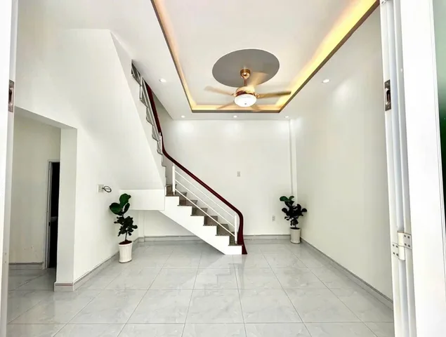 Bán Nhà đường Hùng Vương ( Phường 4 .Vũng Tàu ) 41m 2.Thổ Cư. ngang 7m . 1 Trệt 1 Lầu . Giá 4 tỏi 1 ( còn thương lượng )
