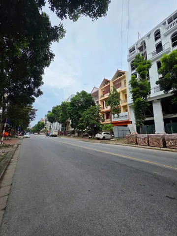 Bán lô đất mặt đường Nguyễn Quyền khu Bồ Sơn 3 gần bệnh viện đa khoa tỉnh và trường liên cấp hoàng hoa thám
👉 Diện tích 72 m2, MT 4m, hướng Đông Nam