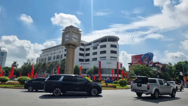 Bán đất sau Thuần  Vị Trí Sau  Honda Vĩnh Cát cột đồng hồ làn hai đường Nguyễn Trãi khu Bồ Sơn  Phường Võ Cường TP Bắc Ninh, khu vực tập trung rất nhiều nhà hàng và khách sạn kinh doanh sầm uất ngày đêm
🍀 DT 148.6m2 mặt 9m hướng đông bắc