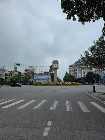 Bán đất sau Thuần  Vị Trí Sau  Honda Vĩnh Cát cột đồng hồ làn hai đường Nguyễn Trãi khu Bồ Sơn  Phường Võ Cường TP Bắc Ninh, khu vực tập trung rất nhiều nhà hàng và khách sạn kinh doanh sầm uất ngày đêm
🍀 DT 148.6m2 mặt 9m hướng đông bắc