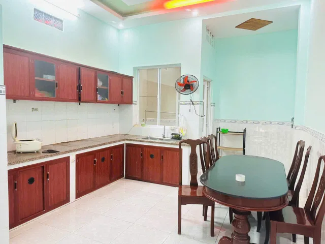Nhà Cần Bán : 1 Trệt-1 Lầu . Đường Nguyễn Văn Trỗi . Phường 4 Vũng Tàu . Giá 5 tỷ ( Có thương lượng )