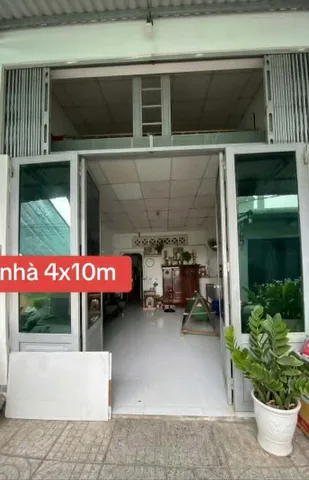 Nhà giá rẻ, sổ hồng riêng đường bê tông, 4x10 ( 40m2) ngay Đức Hòa Đông, giá 930tr, vay được Ngân Hàng