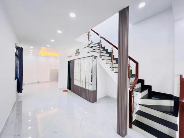 Nhà mặt tiền đường Huỳnh Tấn Phát, diện tích 4,3m*21,5m, giá 6,7 tỷ, liên hệ 0919089456