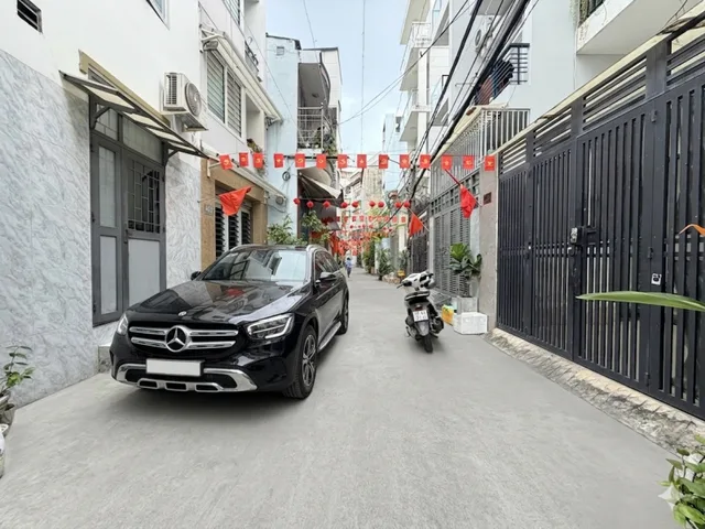 Hẻm Xe Hơi Ngay Chợ Tân Bình - Lý Thường Kiệt, kế bên Khu Cư Xá Lữ Gia - Nguyễn Thị Nhỏ. Ngang 5 dài 18m Xây 4 Tầng, 11ty nhinh
+ Nhà 6PN 6WC ngay sát mặt tiên
+ Vị trí ngay kế bên Q10, Q11, gần trường Đại học Bách Khoa, Tô Hiến Thành, Bắc Hải.... 
📞 L