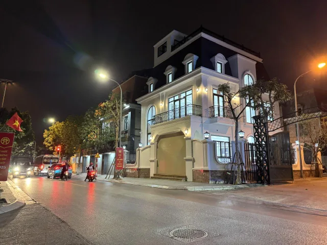 Bán BIỆT THỰ MẶT ĐƯỜNG SA ĐÔI. TÂY MỖ. 207M2 - 4 TẦNG. LÔ GÓC. KINH DOANH.