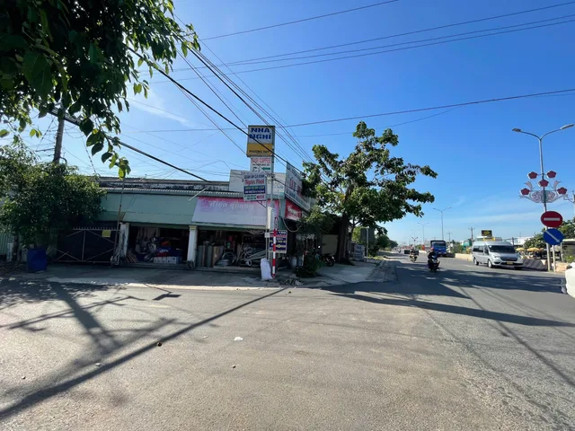 Bán Đất 1400m2 có sẵn 100 m2 thổ cư giá 2.3 tỷ tại Xã Phước Đông Huyện Gò Dầu Tây Ninh