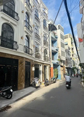 Bán Nhà Mặt Tiền Phùng Văn Cung P7 Phú Nhuận: 6.5x8m, 5PN, Thang Máy, Full Nội Thất