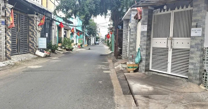 Bán Chỉ hơn 6ty, hẻm xe hơi, nhà mới 5 tầng tại Bình Tân