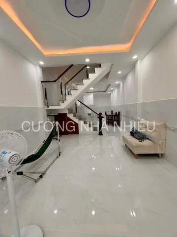 Nhà 2 tầng đúc ngay chợ Tân Mỹ; nở hậu 4.2m; cách mặt tiền 40m; đầy đủ tiện ích xung quanh