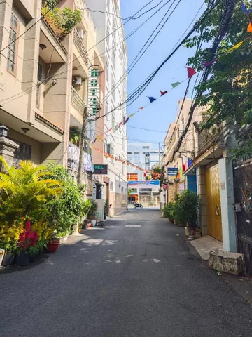 110m2 - Ngang 4.8 Dài 23m Xây 4 Tầng
Hẻm oto ngủ nhà ngay Ngã Tư Lạc Long Quân - Âu Cơ, gần Đại Học Bách Khoa - Kế bên Khu Cư Xá Lữ Gia. Chỉ 13ty tl 
+ Nhà vừa ở cho thu.ê 25tr/th sẵn dòng tiền ổn định 
+ Vị trí kết nối nhanh Vòng Xoay Lê Đại Hành, Ba 