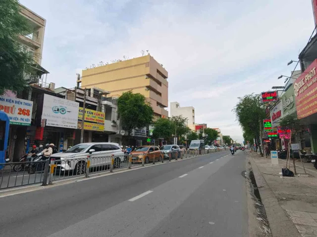 Bán Nhà 2 tầng đường Trường Chinh Tân Bình