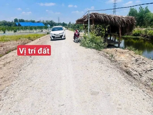 🏡 ĐẤT THỔ CƯ KẾT HỢP VƯỜN VIEW KÊNH – THẠNH HÒA, BẾN LỨC

📐 Diện tích: 500m²/lô, gồm 120m² đất thổ cư. Có 2 lô liền kề, mua tổng 1.000m² được.

💰 Giá bán: 575 triệu/lô, còn thương lượng.

📍 Vị trí: Thạnh Hòa – Thạnh Lợi mới, huyện Bến Lức, Long An. 