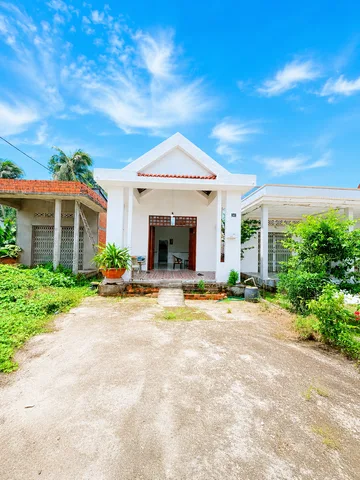 🔥 NGỘP GIẢM MẠNH – CHỈ CÒN 790 TRIỆU 🔥
❤️💚 NHÀ CÒN MỚI – SÁT CHỢ ĐỨC TÂN, TÂN TRỤ – LONG AN

🏡 Diện tích: 243m² đất thổ cư
🏠 Nhà xây dựng hơn 100m², còn mới khoảng 95%
🛏️ 2 phòng ngủ – xách vali vào ở ngay
📍 Chỉ cách chợ Đức Tân khoảng 250m – cực kỳ