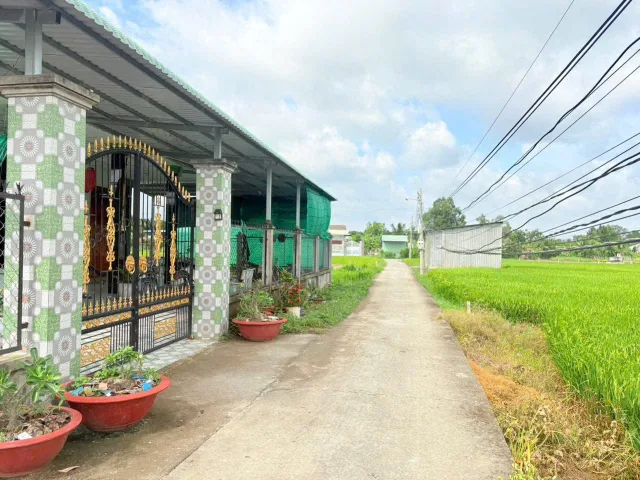 ❤️💚 290 TRIỆU – 105M² THỔ – MẶT TIỀN NGUYỄN THÀNH THUỘC ❤️💚

🔥 Chỉ 290 triệu/lô – còn bớt lộc
📍 Có 3 lô, sổ riêng sẵn

📐 Diện tích: 5×21m = 105m², full thổ cư
🚗 Đường bê tông 4m, thể hiện trên sổ, dự kiến mở rộng lên 6m
🏠 Đất có nền sẵn, khu dân cư