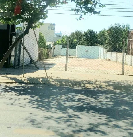 Bán Đất 350m2 có sẵn 200 m2 thổ cư tại Thị trấn Chơn Thành Thị xã Chơn Thành Bình Phước. Mặt tiền đường nhựa 12m, dân cư đông đúc, tiện ích trong bán kính 3km