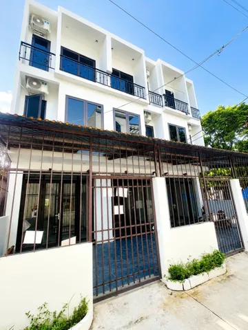 Nhà đẹp Phượng Đồng, Phụng Châu. Đường thông ô tô. Giá rẻ 3.x tỷ
