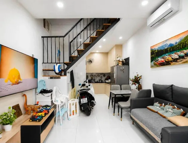 🤗Anh Chị Em khách yêu mua nhà chắc sẽ rất thích cảm giác mỗi tháng căn nhà mình đang ở tự tạo ra dòng tiền phụ mình một phần chi phí đúng không ạ? Ngay khu cầu Thủ Thiêm có căn góc 2 mặt hẻm, vừa, chủ vừa giảm gấp 200Tr.