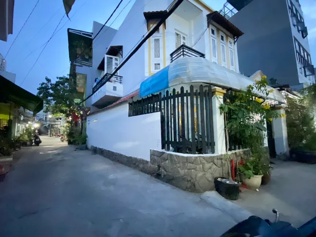 Bán Nhà Quận 7, Xe 7 Chổ Đậu Được, Ngang 6.5M, 3 Phòng Ngủ, Gần Nguyễn Thị Thập, Giá 5.5 Tỷ