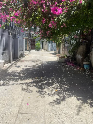 BÁN ĐẤT Tặng nhà cấp 4 hẻm oto Phước Long Phường Nam Nha Trang. DT 137.6m2. Giá 7ty568tr