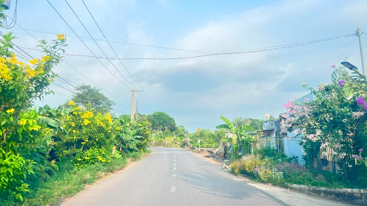 Siêu rẻ bán lô đất vườn 2000m2 (29mx94m) có sẵn 300m2 thổ cư cách Sài Gòn 40km chỉ 3 tỷ