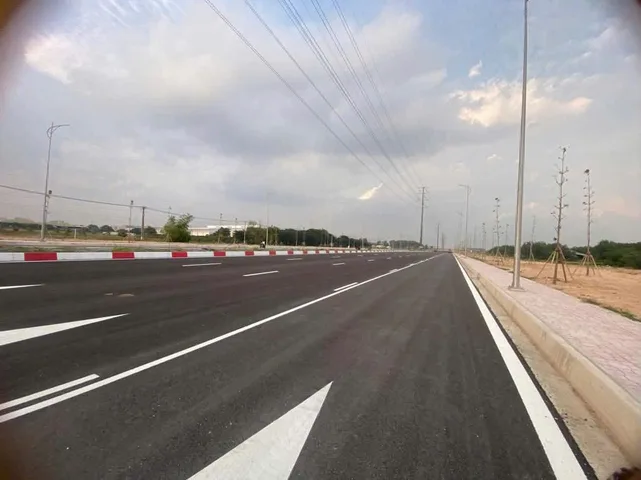 Bán 3200m2 đường kết nối giao thông vào sân bay long thành. Giá bán 9t/m2 có thương lượng.