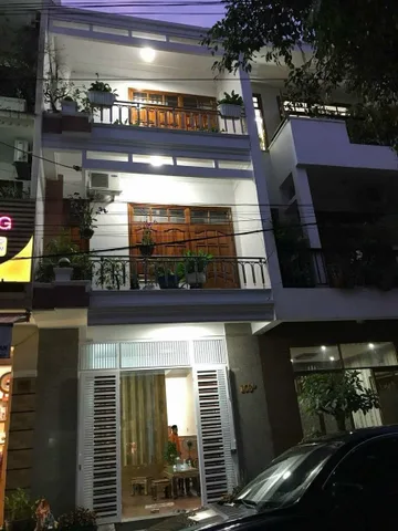 BÁN NHÀ 3 Tầng Mặt Tiền Đường  Hoàng Văn Thụ NhaTrang. DT 45.5m2. Giá 12ty500