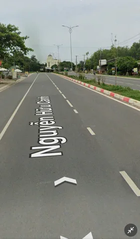 Bán lô đất 2 mặt đường nguyễn hữu cảnh . 
Thích hợp kinh doanh mua bán.