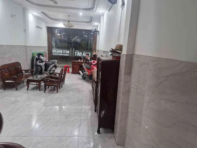 Bán Nhà 4 Tầng đường Phạm Văn Bạch Tân Bình