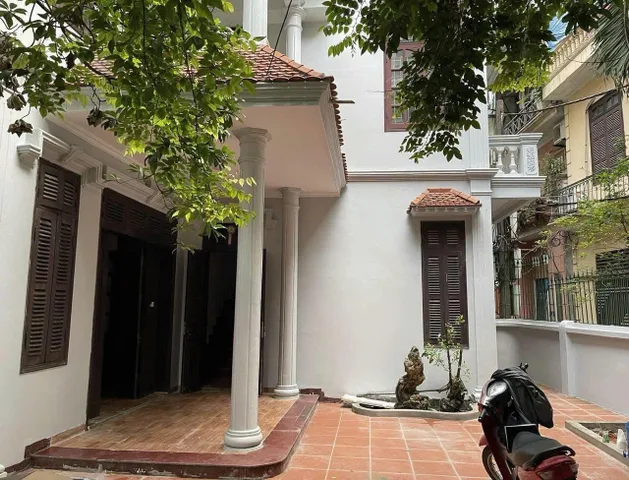 Cho thuê biệt thự sân vườn Quan Nhân, Thanh Xuân 300m x 4T (XD 110m) giá 22tr KD CÀ PHÊ