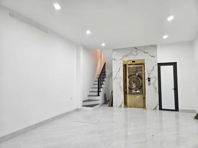 Bán Nhà riêng 44m2 có sẵn 44 m2 thổ cư giá 16.8 tỷ tại Đường Trương Định Phường Tương Mai Quận Hoàng Mai Hà Nội