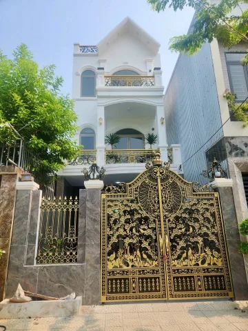 ĐỦ NẮNG HOA SẼ NỞ- ĐỦ DUYÊN SẼ TÌM THẤY CHỐN BÌNH YÊN CỦA RIÊNG MÌNH
NHÀ DT KHỦNG- THOÁNG TRƯỚC SAU-  Ô TÔ NGỦ NHÀ- GẦN HỒ- MÁT QUANH NĂM