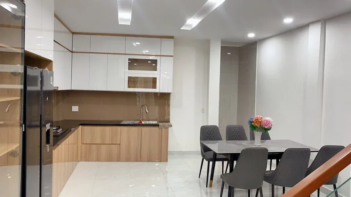 MẶT TIỀN NGUYỄN KIỆM – ĐƯỜNG 30M, VỈA HÈ 3M – NGUỒN THU 25TR/THÁNG