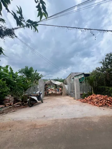 Cắt lỗ nhanh lô đất 2 mặt tiền đường oto, sẵn cổng rào vườn cây ăn trái, gần chợ Hòa Long 535m2 giá 3 tỷ 2