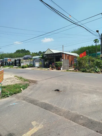 Bán đất 6x57 thổ cư, cách đường lớn đúng 100m, có điện, nước máy ở Bình Dương