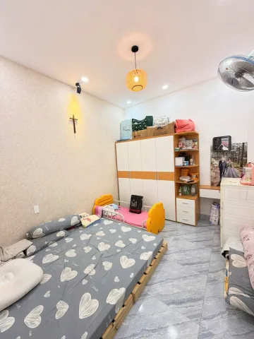 Ngay hẻm 337 Lê Văn Sỹ, hẻm xe hơi thông đỗ cửa, gần 50M2, 4 Phòng ngủ - Nguồn thu 20tr - Hơn 8 ty