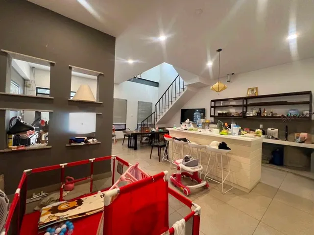 CĂN NHÀ 2 TẦNG NHÁNH ĐƯỜNG CÁCH MẠNG THÁNG 8, PHƯỜNG LONG TOÀN, Khu dân cư đông cách trường cao đẳng sư phạm 200 m, nhà có sân đậu ô tô phòng khách rộng và 2 phòng ngủ