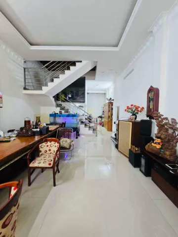 Bán Cô nhờ bán nhà 5 tỷ 2 Phạm hữu lầu 3 Tầng 5x16.5m xe hơi
