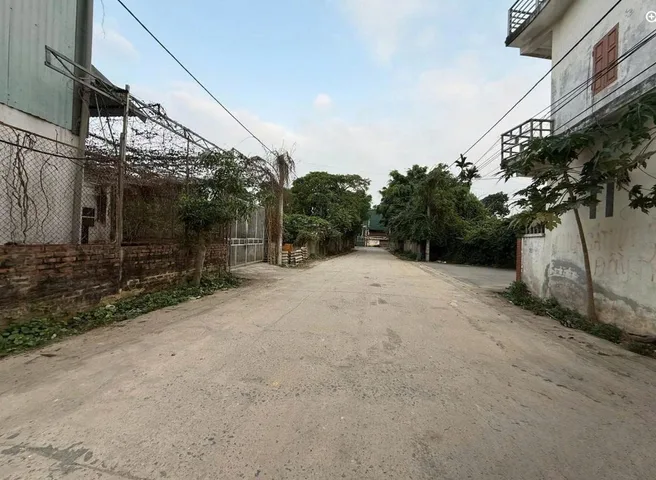 Bán Đất 100m2 có sẵn 100 m2 thổ cư giá 2 tỷ tại Đường Địa Phương Xã Phú Cát Huyện Quốc Oai Hà Nội