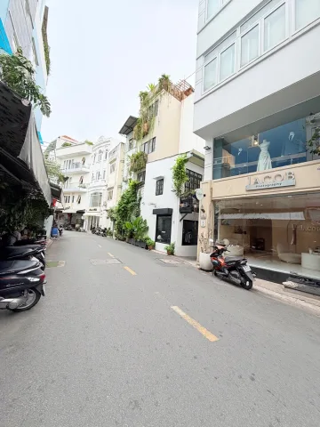 MẶT TIỀN ĐƯỜNG HOA TRUNG TÂM PHÚ NHUẬN - Ô TÔ VÀO NHÀ - NHÀ 2 MẶT HẺM TRƯỚC SAU - VỊ TRÍ ĐẮC ĐỊA, THÍCH HỢP KINH DOANH ĐA NGÀNH NGHỀ - NỞ HẬU TÀI LỘC