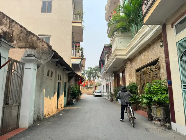 HIẾM- VỊ TRÍ ĐẮC ĐỊA - NHÀ 4 TẦNG TRANG HẠ - TỪ SƠN - ÔTÔ TRÁNH - SÁT CỘT ĐỒNG HỒ